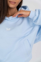 Luźna bluza z kapturem i kieszeniami. Model z miękkiej dzianiny bawełnianej z przyjemnym meszkiem od spodu - Baby Blue