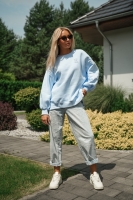 Bluza oversize z haftem chenille „E” - jasny błękit