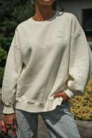 Bluza oversize z haftem chenille „E” -  śmietankowy