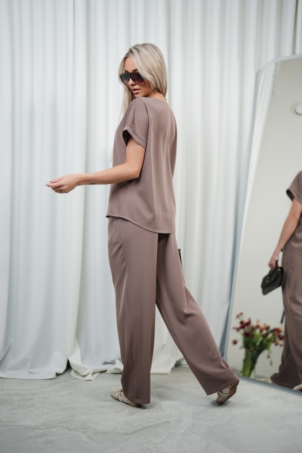 Elegancki komplet damski – styl, wygoda i ponadczasowa elegancja - mocca